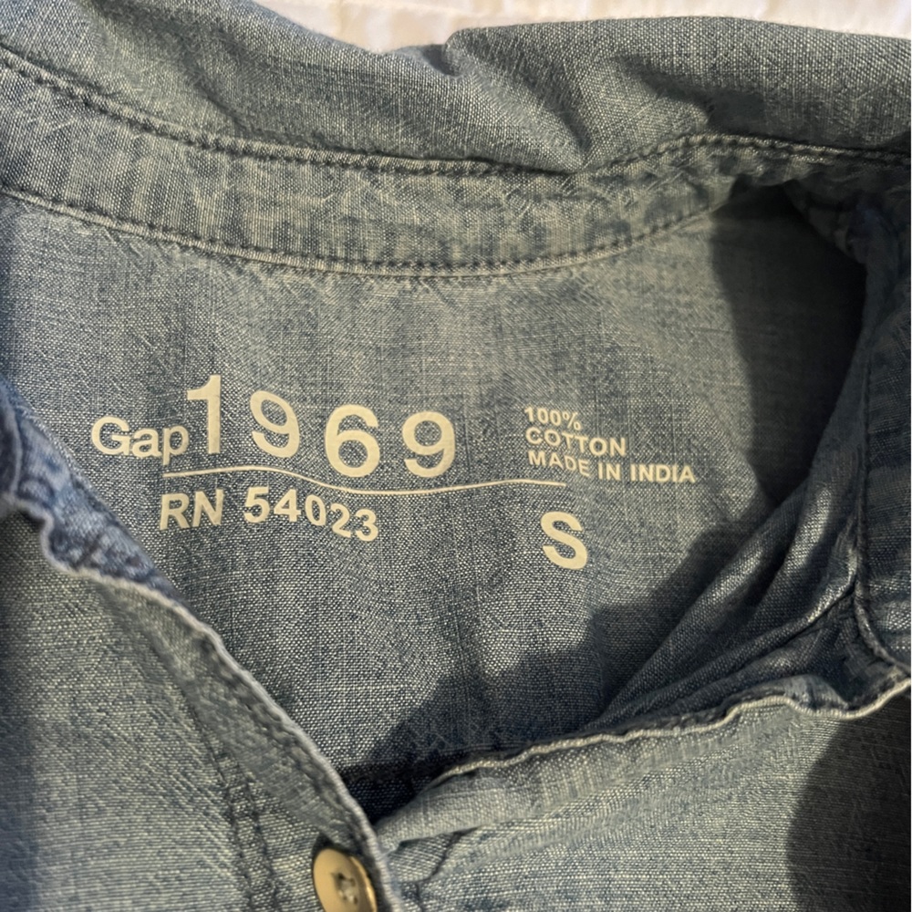 GAP Denim button down - Picture 3 of 5
